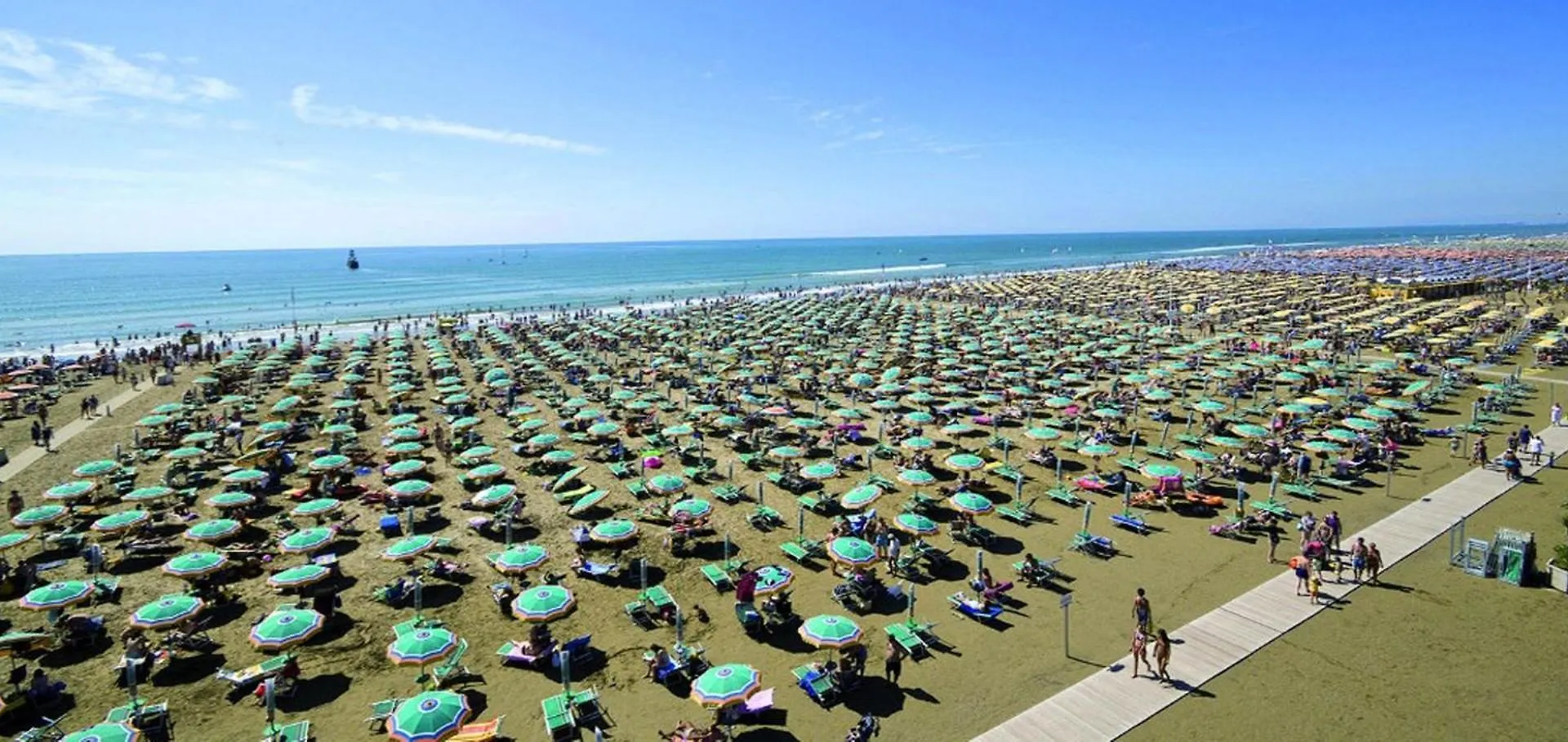 Sand, Sun, And Beach Enjoy Your Escape Μπιμπιόνε