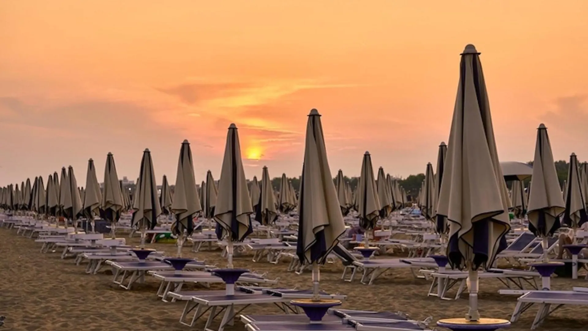 Sand, Sun, And Beach Enjoy Your Escape Bibione Apartment
